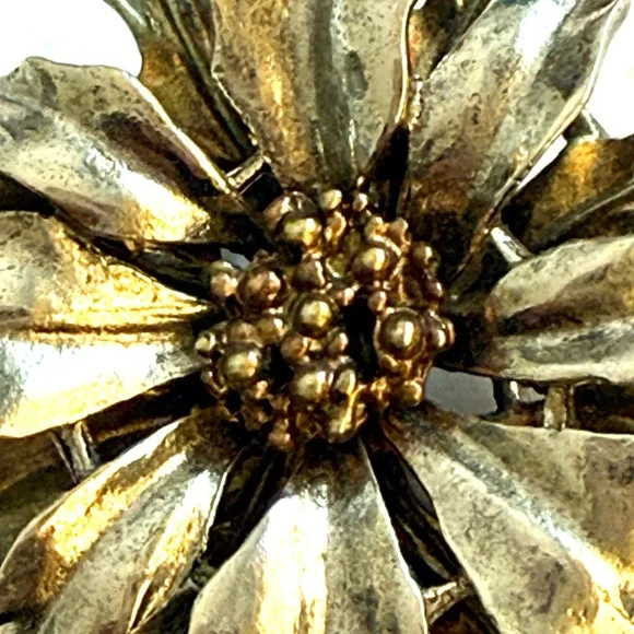 Silver and Gold Floral Brooch - Picture 5 of 9